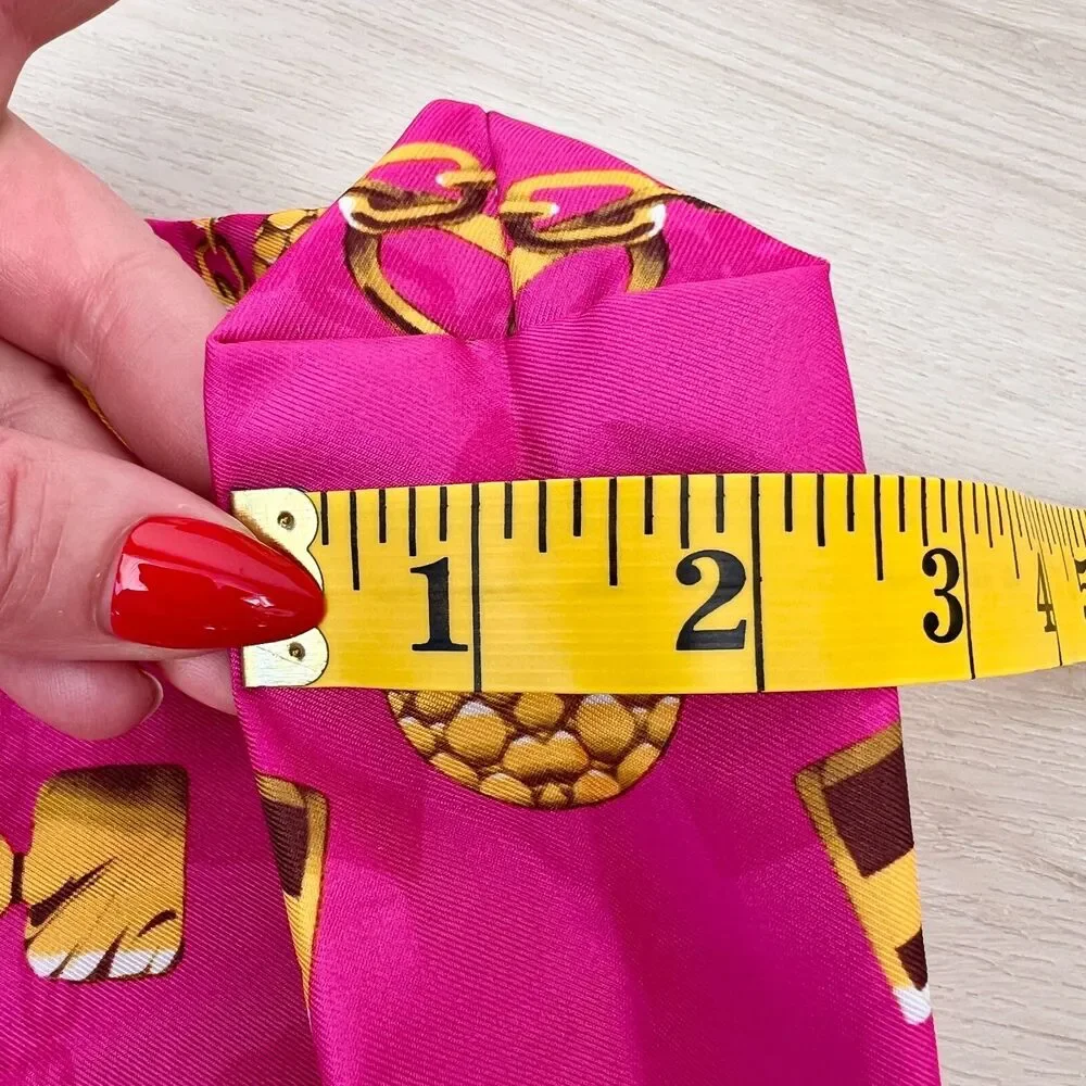 Estee Lauder Fuchsia Pink Gold Chain 90s Pattern Drawstring Makeup Bag